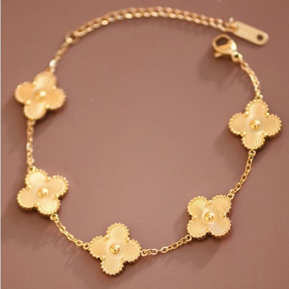 18K Gold Clover Bracelet (7700) - Picture 5 of 6